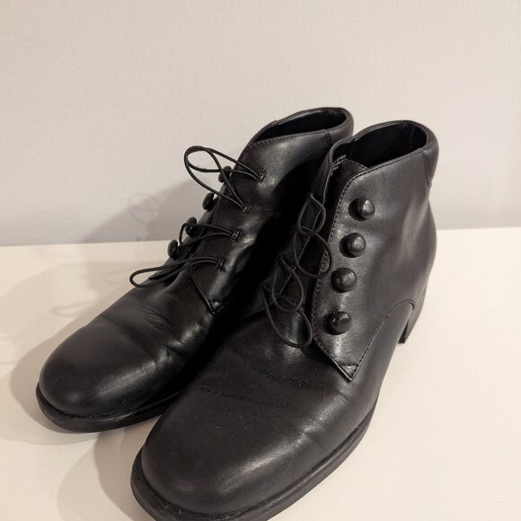 St. John's Bay Peggy black patent leather low-heeled ankle boots, women's size 8 - Picture 4 of 8